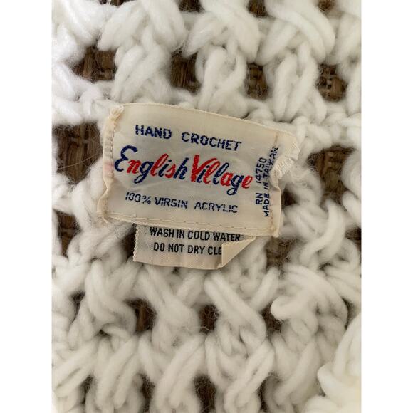 Vtg. 1970s English Village Hand Crochet white boho fringed knit poncho cape - Picture 5 of 10